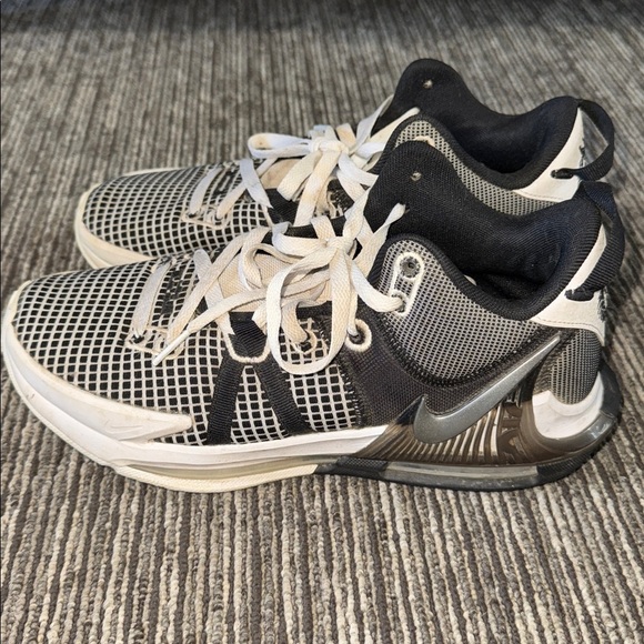 Nike LeBron Witness 7 Sneakers Size 8.5 - Picture 4 of 8